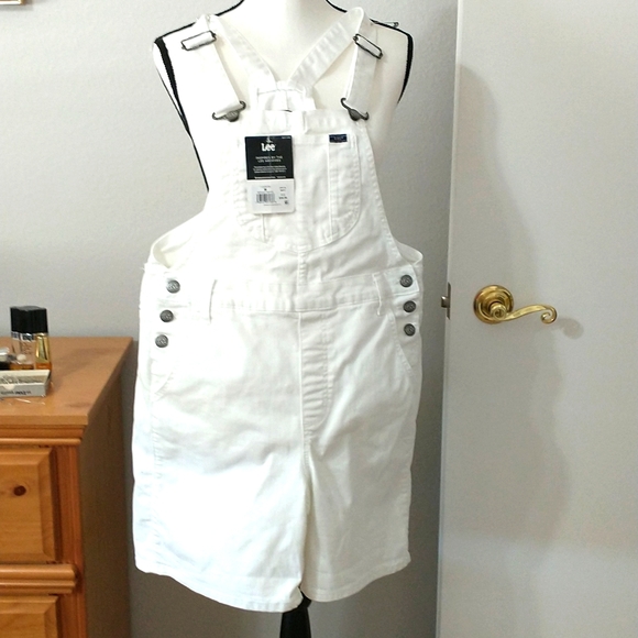 Lee Pants - Lee Ladies cover all shorts  size medium and size extra small  white NWT